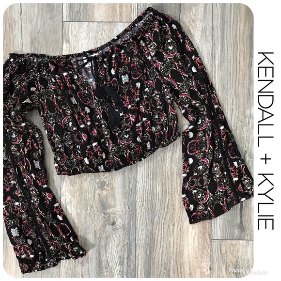 Kendall & Kylie Tops - KENDALL & KYLIE Off Shoulder Crop Top Sz M $40!